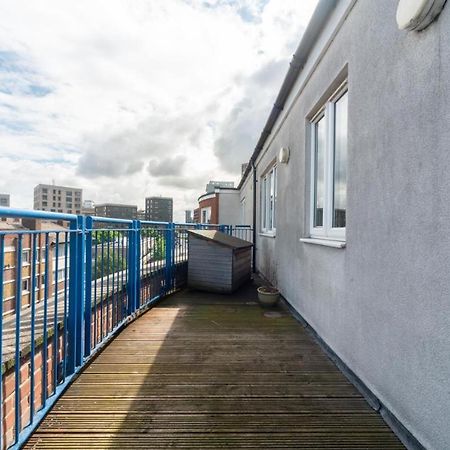 Lovely Penthouse Near Canary Wharf 런던 외부 사진