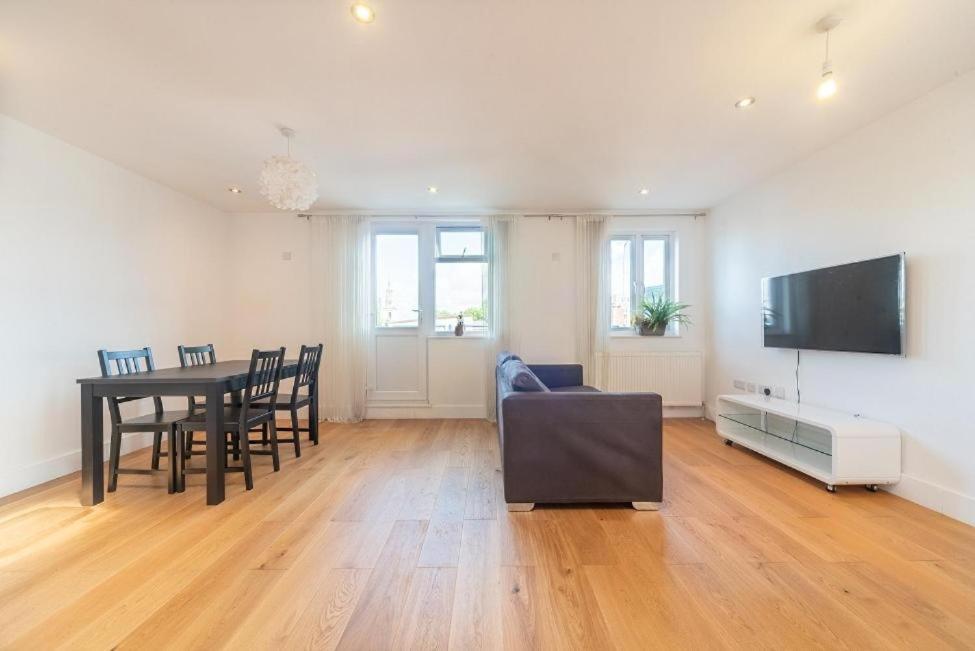 Lovely Penthouse Near Canary Wharf 런던 외부 사진