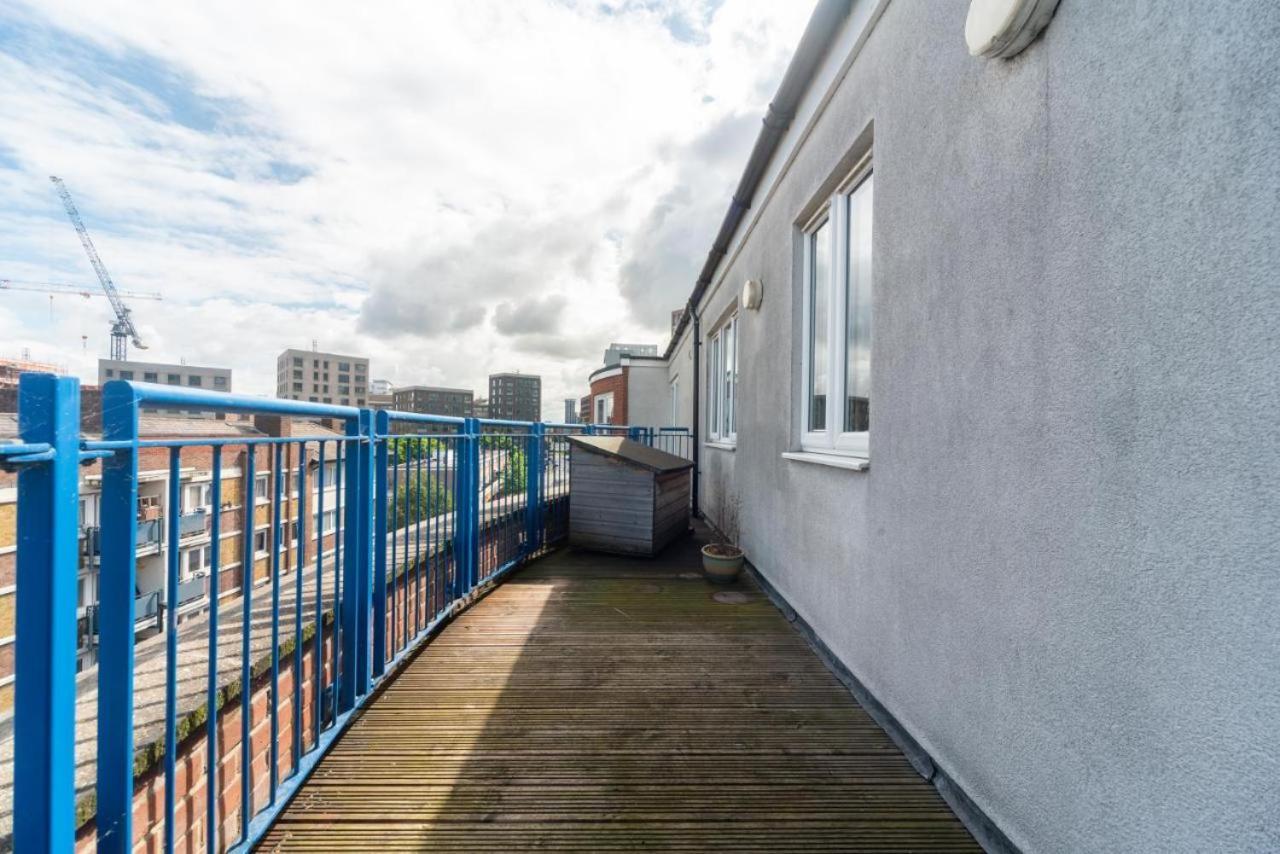 Lovely Penthouse Near Canary Wharf 런던 외부 사진