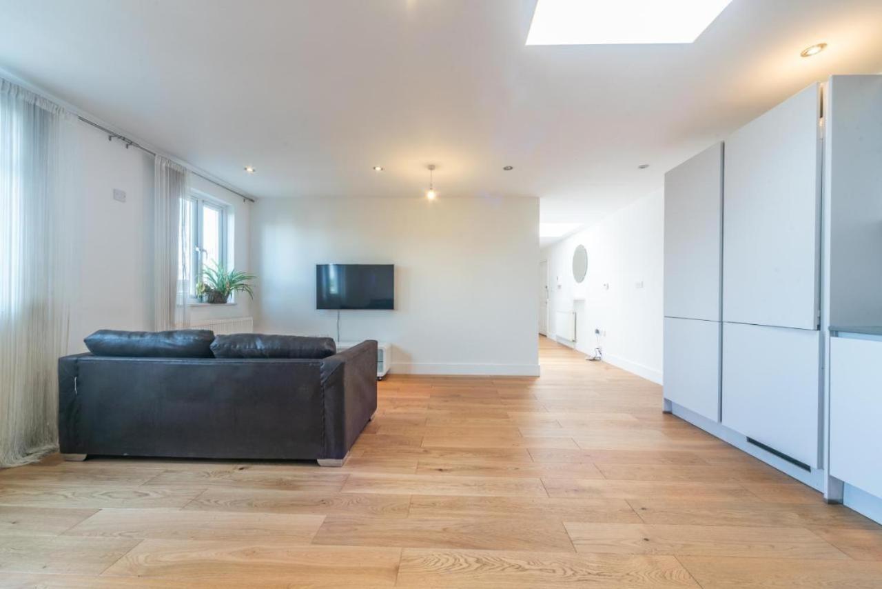 Lovely Penthouse Near Canary Wharf 런던 외부 사진