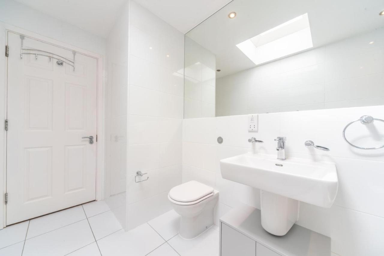 Lovely Penthouse Near Canary Wharf 런던 외부 사진