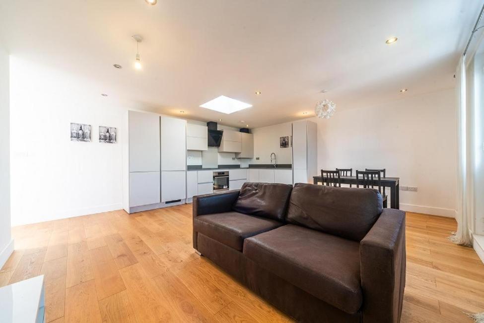 Lovely Penthouse Near Canary Wharf 런던 외부 사진