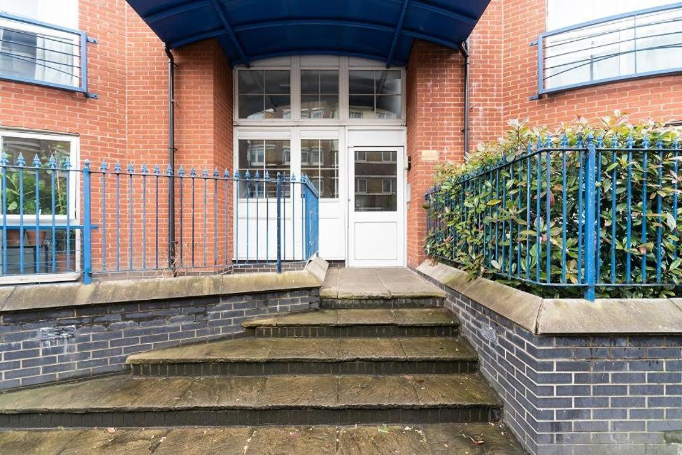 Lovely Penthouse Near Canary Wharf 런던 외부 사진