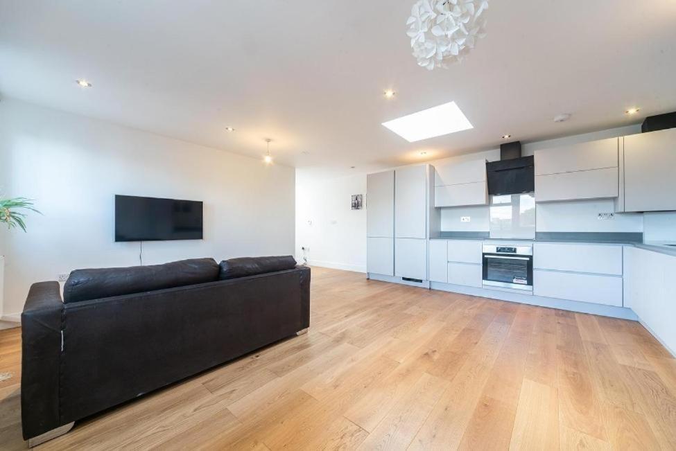 Lovely Penthouse Near Canary Wharf 런던 외부 사진
