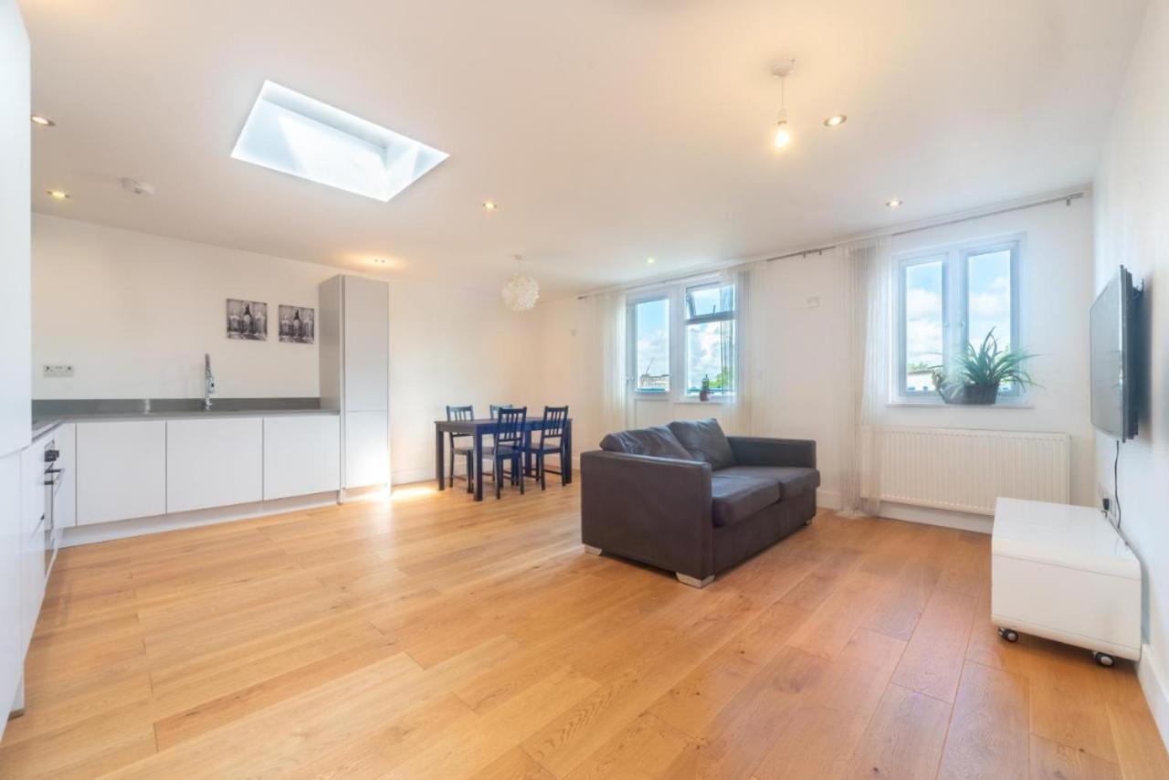 Lovely Penthouse Near Canary Wharf 런던 외부 사진