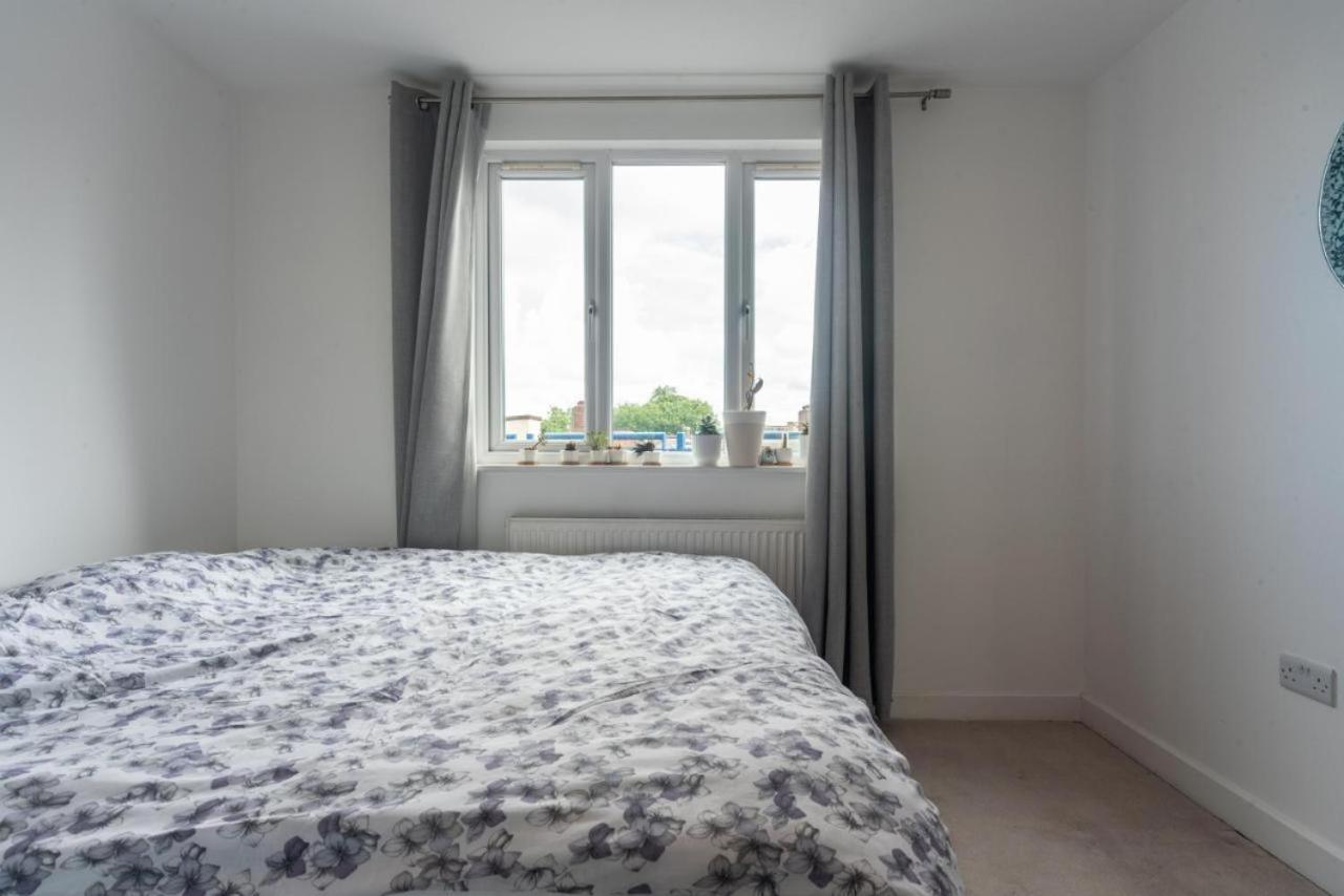 Lovely Penthouse Near Canary Wharf 런던 외부 사진
