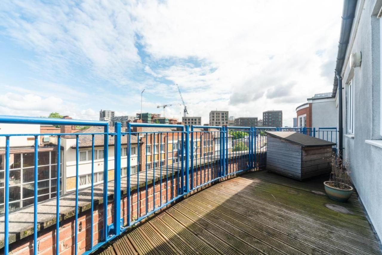 Lovely Penthouse Near Canary Wharf 런던 외부 사진