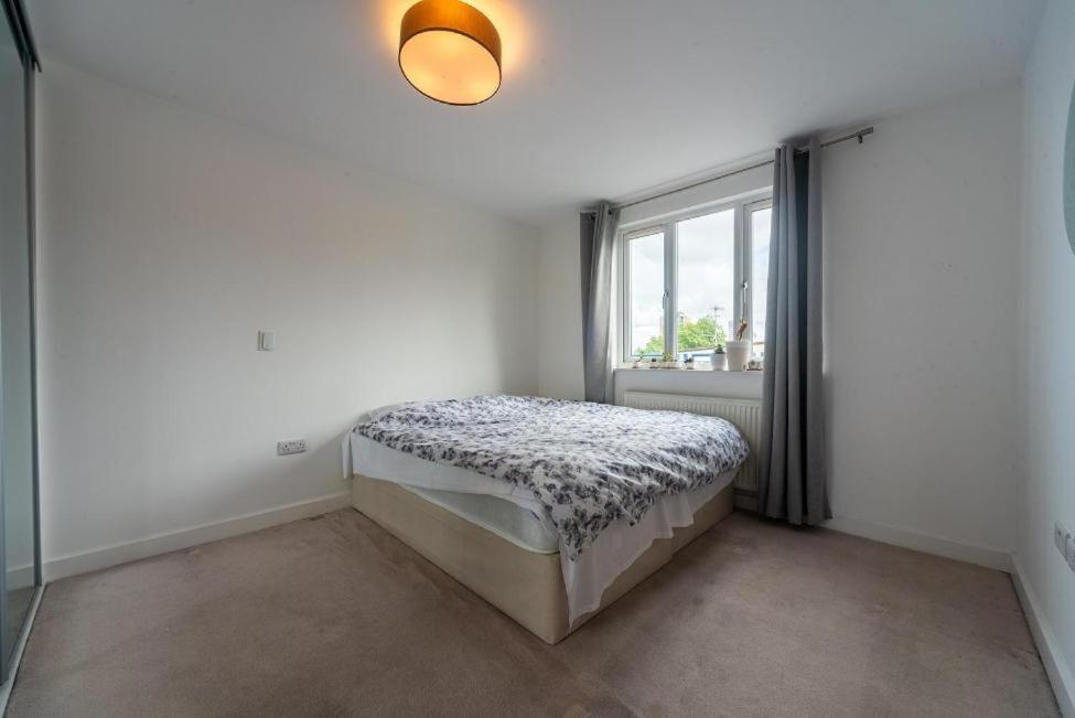 Lovely Penthouse Near Canary Wharf 런던 외부 사진