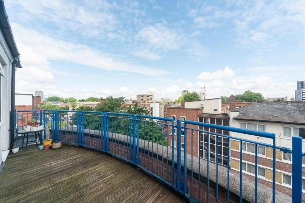 Lovely Penthouse Near Canary Wharf 런던 외부 사진